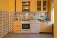 Kuchyňa alebo kuchynka v ubytovaní Three-Bedroom Apartment in Crikvenica XII