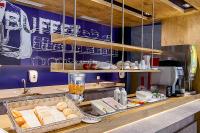 Una cocina o zona de cocina en Ibis Budget Braga Centro