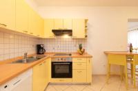 Kuchyňa alebo kuchynka v ubytovaní Apartments Doris, Krk