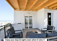 Posedenie v ubytovaní Sunset Luxury Suite - Rooftop Apartment in the City Center