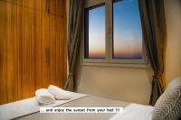 Posteľ alebo postele v izbe v ubytovaní Sunset Luxury Suite - Rooftop Apartment in the City Center