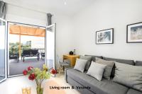 Posedenie v ubytovaní Sunset Luxury Suite - Rooftop Apartment in the City Center