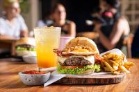 Jídlo v hotelu nebo okolí