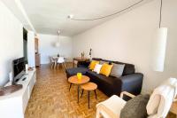 TV a/nebo společenská místnost v ubytování Apartamento con personalidad a 600 m de la playa.