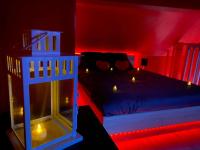 a red room with a bed with a red ceiling at La Valentine Spa in Béthisy-Saint-Pierre