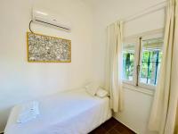 Postel nebo postele na pokoji v ubytování Stay Wild en Las Casitas de Huerta Arriba