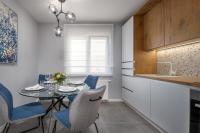 Kuchyňa alebo kuchynka v ubytovaní Blue Allure Apartment