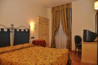 Łóżko lub łóżka w pokoju w obiekcie Hotel Urbano V