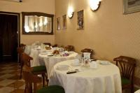 a dining room with tables and chairs with white table cloth at Hotel Florida in Venice