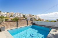 Bazén v ubytování Villa La Casita Burriana Nerja nebo v jeho okolí