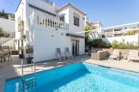 Bazén v ubytování Villa La Casita Burriana Nerja nebo v jeho okolí