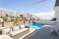 Bazén v ubytování Villa La Casita Burriana Nerja nebo v jeho okolí