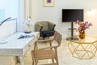 A television and/or entertainment centre at Genteel Home Feria