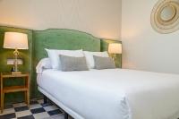 A bed or beds in a room at Genteel Home Feria