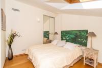 Vuode tai vuoteita majoituspaikassa Cannes Luxurious duplex apartment - green &amp; quiet environment centre 5 mns by Olam Properties