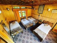 The Shelter Group of Houseboats & Tour organiserにあるベッド