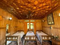 The Shelter Group of Houseboats & Tour organiserにあるベッド