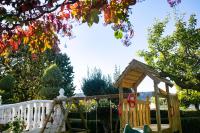 Zahrada ubytování Lujosa Casa Rural el Altico con barbacoa, chimenea y zona infantil