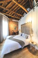 A bed or beds in a room at Hotel La Casa de Los Mosaicos
