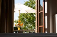 Patio alebo iná vonkajšia časť ubytovania Agriturismo Villa Lugnano Casale Con Piscina Privata