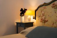 Posteľ alebo postele v izbe v ubytovaní Agriturismo Villa Lugnano Casale Con Piscina Privata