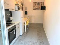 Kuchyňa alebo kuchynka v ubytovaní St Peter Rooms