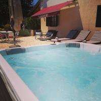Bazén v ubytovaní Casa ValeLuna Rovinj alebo v jeho blízkosti