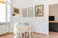 Televízia a/alebo spoločenská miestnosť v ubytovaní Borgo Stretto Bright Apartments