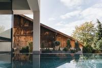 Bazén v ubytovaní Hotel Bergblick 4 Sterne Superior alebo v jeho blízkosti