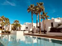 The swimming pool at or close to CocoBeach Mojácar