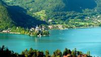 a small town on the shore of a lake at La Perlina - Appartement + Parking - V-rent in Annecy