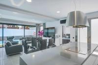 Kuchyň nebo kuchyňský kout v ubytování Two Dreams Luxury Villa