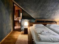 Posteľ alebo postele v izbe v ubytovaní Excalibur miniHotel