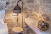 Koupelna v ubytování Inotropes Boutique Suites - Adults Only