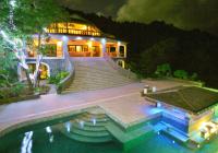 Tropical Hideawayの敷地内または近くにあるプール