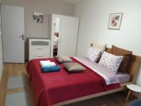 Postel nebo postele na pokoji v ubytování New The Twins Varna Two-Bedroom, Apt 5 at 15 Tsani Ginchev Street, floor 3