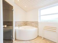 Koupelna v ubytování Holiday home Tarm LXIV