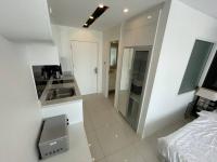 Kuchyň nebo kuchyňský kout v ubytování GETAWAY STUDIO in City Center Residence