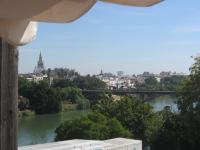 Booking.com: Apartamento Trianabridgeviews Ático con vistas ...
