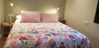 A bed or beds in a room at O Feixoal