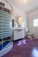 Kúpeľňa v ubytovaní Apartman Miami Podstrana