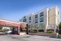 Una representación de un hotel con estacionamiento. en Best Western Inn &amp; Suites San Mateo - San Francisco Airport, en San Mateo