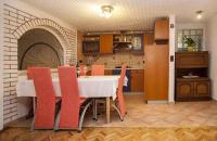 Majoituspaikan Apartment in Rovinj/Istrien 11608 ravintola tai vastaava paikka