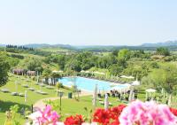 Bazén v ubytovaní Hotel Villa Cariola alebo v jeho blízkosti
