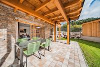 Patio alebo iná vonkajšia časť ubytovania Dachstein West Apartments
