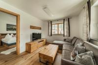 Televízia a/alebo spoločenská miestnosť v ubytovaní Dachstein West Apartments