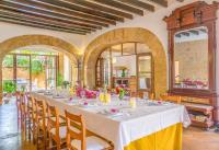 Restauracja lub miejsce do jedzenia w obiekcie Historica house with Pool free wifi