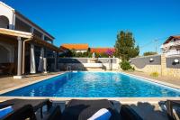 Bazén v ubytování Holiday House San Mario - Pets Friendly Rural Home nebo v jeho okolí