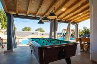 Biliár nebo kulečník v ubytování Holiday House San Mario - Pets Friendly Rural Home