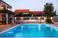 Bazén v ubytování Holiday House San Mario - Pets Friendly Rural Home nebo v jeho okolí